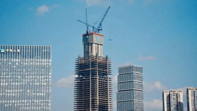  从300米到489米：深度解析西南第一高楼的技术突破与建造逻辑 房产家居