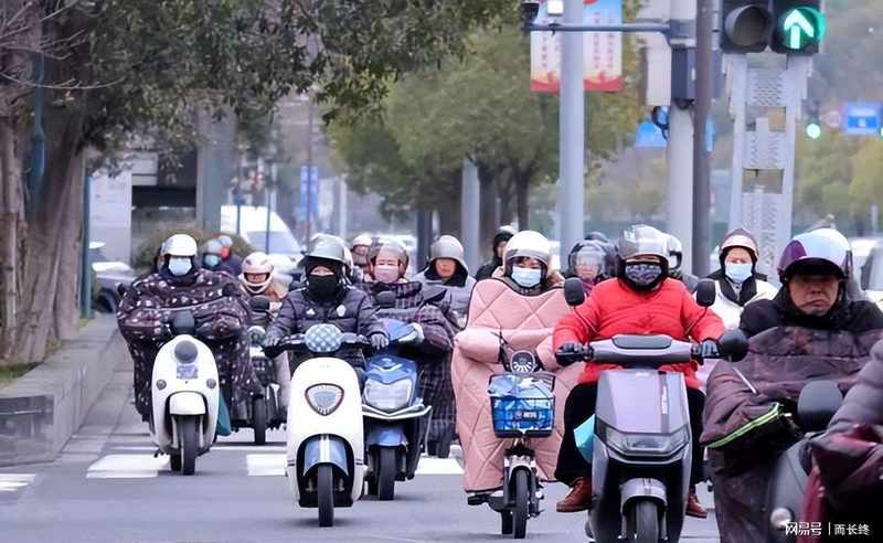  公共交通数字化转型报告：数据驱动的运营优化与盈利破局 IT技术 公共交通数字化转型报告：数据驱动的运营优化与盈利破局 IT技术