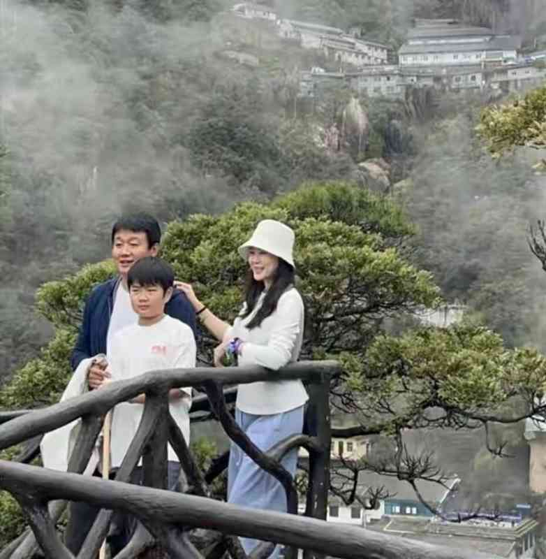  那个被游客认不出的大叔，身后站着他最好的作品 情感心理