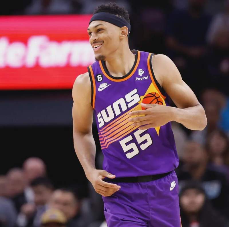  从全美第一到CBA失业：达柳斯·贝兹利数据断崖背后的职业危机深度复盘 体育新闻