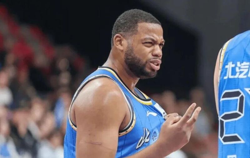  【深度复盘】CBA外援战术纪律失范：斯佩尔曼顶撞事件的多维技术解析 体育新闻